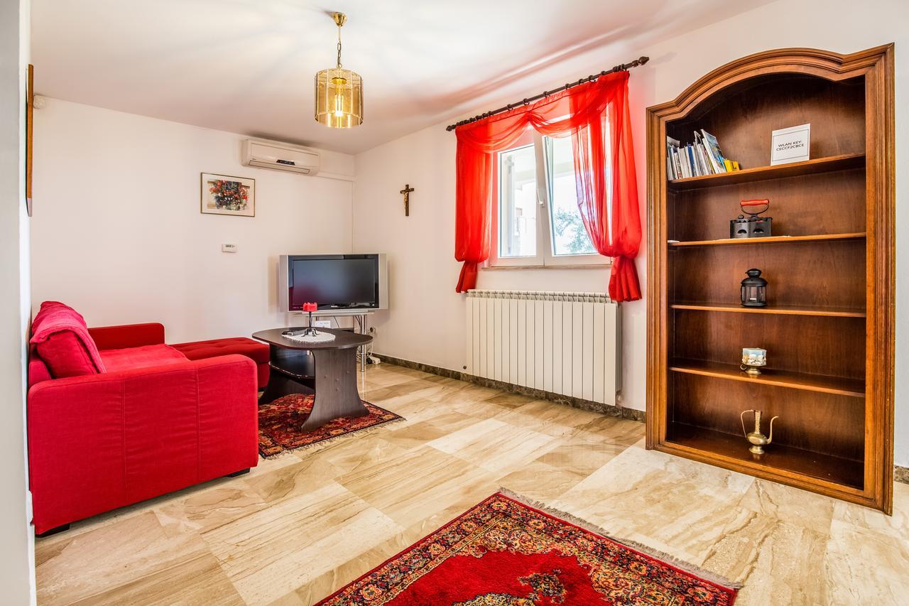 Apartment Carolina Liznjan Exterior photo